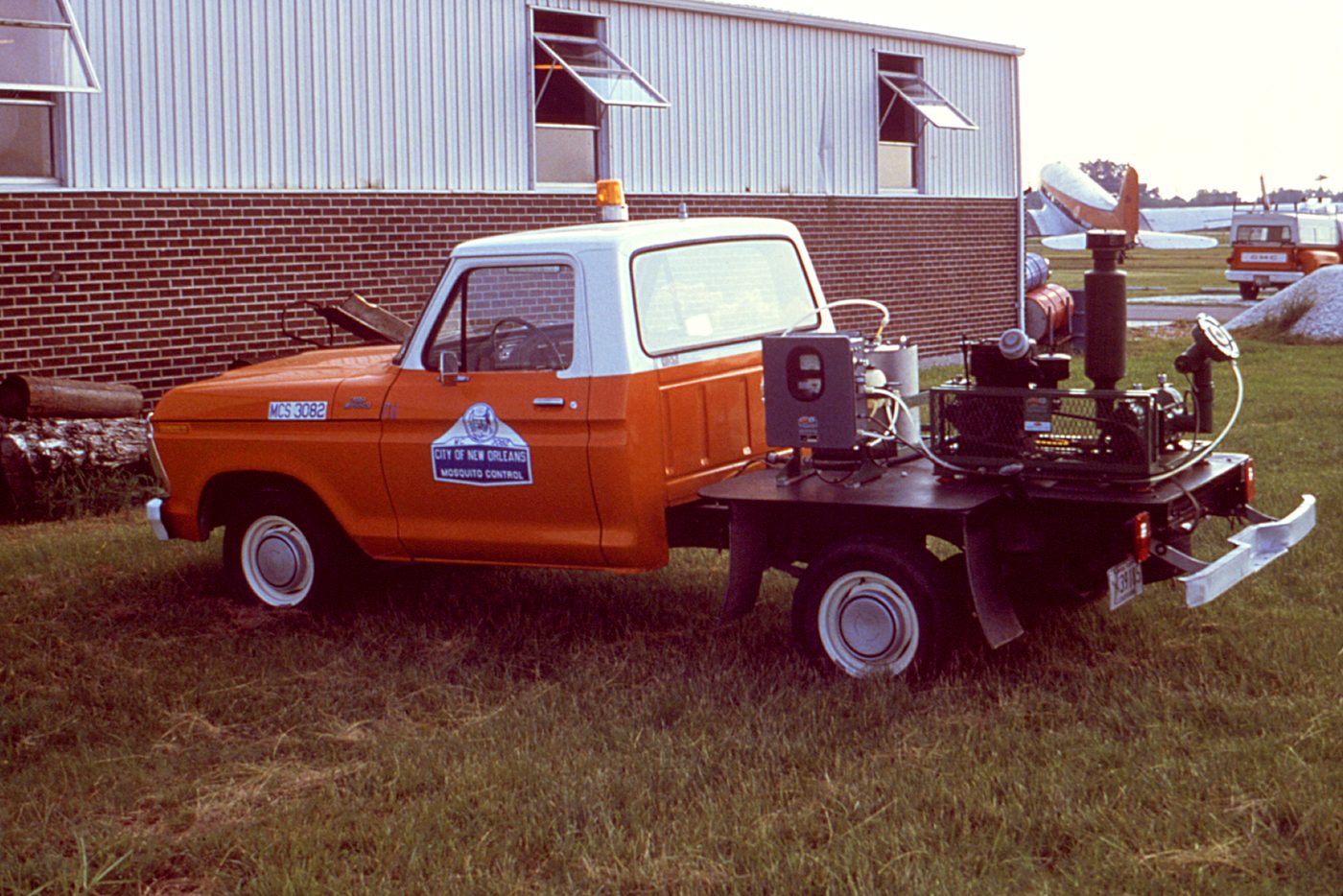 Xe phun ULV gắn máy tạo sương lạnh của đội kiểm soát muỗi New Orleans, 1981